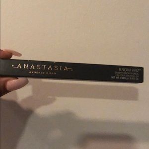Anastasia Beverly Hills Brow Wiz Color: Ebony